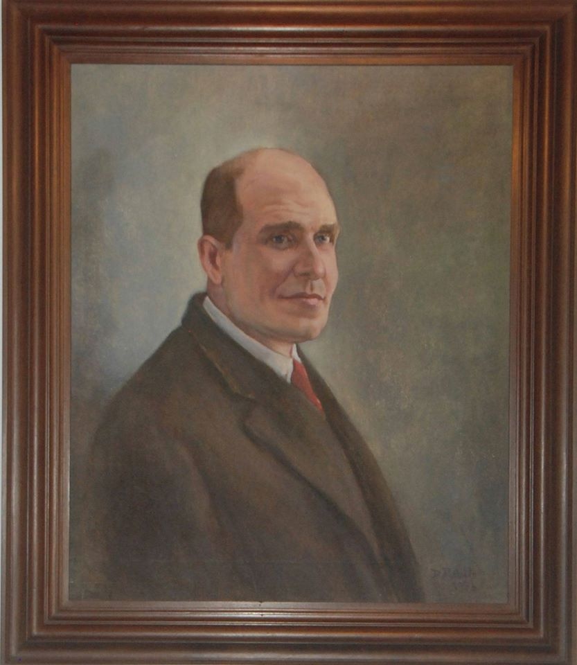 Natural de Angra do Heroísmo (1882?-1955), Luís da Sila Ribeiro bacharelou-se em Direito na Universidade de Coimbra em 1907. Exerceu o cargo de Delegado-Procurador da Coroa na Relação dos Açores; Administrador do Concelho e Comissário da Polícia de Angra; Juiz Administrativo; Chefe da Secretaria da Câmara Municipal de Angra. Foi, ainda, Presidente da Câmara Municipal de Angra em 1911, Governador Civil substituto (1913) e Presidente da Junta Geral (1914-15).
Intelectual activo e empenhado no desenvolvimento cultural da sociedade açoriana, foi o principal dinamizador da fundação do Instituto Histórico da Ilha Terceira, instituição a que presidiu desde a fundação 1942 até à sua morte em 1955. Como presidente do Instituto foi também o principal editor do Boletim do Instituto Histórico da Ilha Terceira, periódico a que dedicou grande atenção, publicando nele largas dezenas de artigos da sua autoria e encorajando incessantemente a contribuição de outros intelectuais da época. Esse seu labor editorial, e a coordenação e rigor na selecção de artigos que soube impor, fizeram daquela publicação a melhor publicação científica açoriana da sua época.