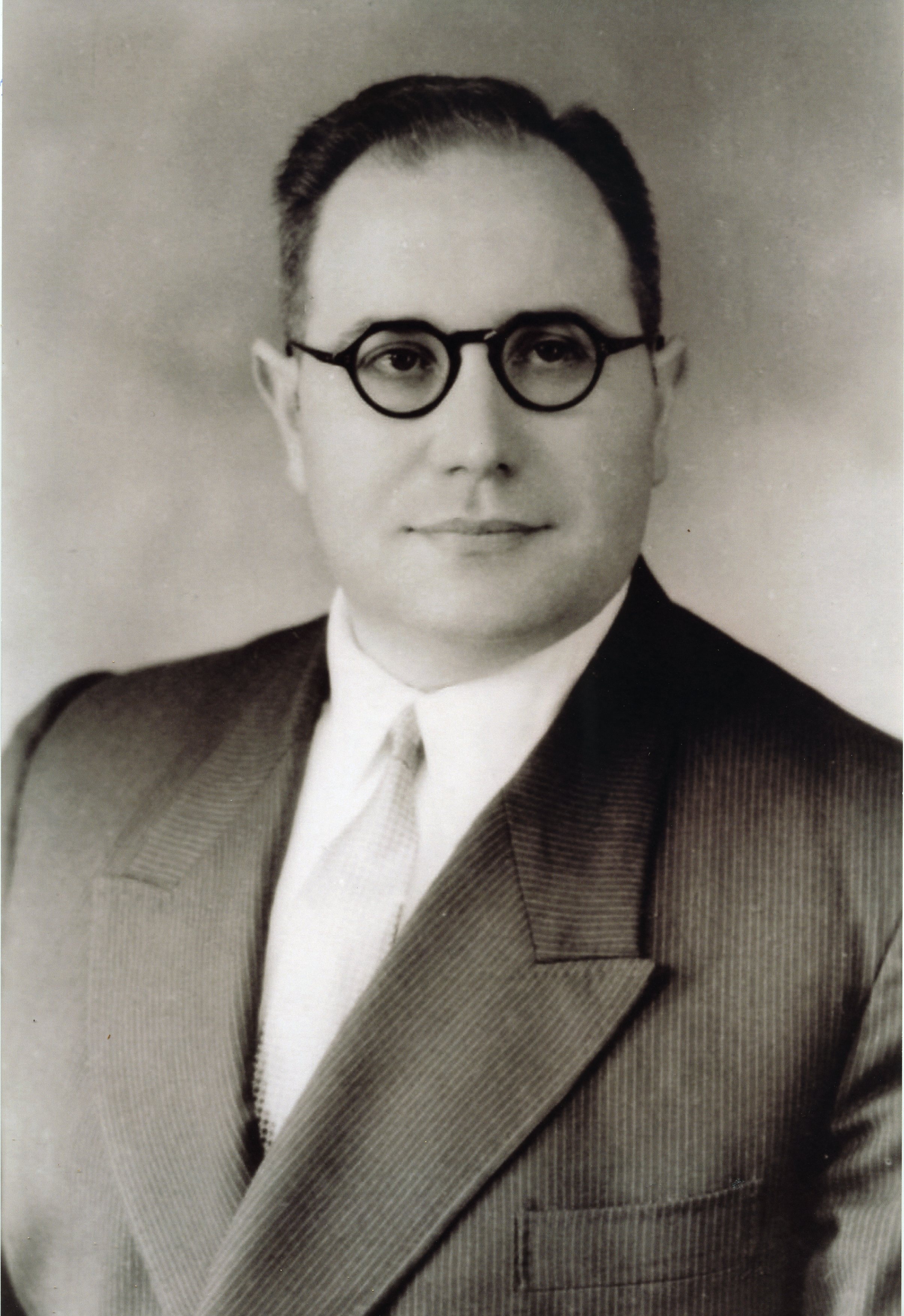 Manuel Coelho Baptista de Lima nasceu em Angra em 1920 e faleceu em 1996. Licenciou-se em História na Universidade de Coimbra. Especializou-se como bibliotecário e arquivista, iniciando a sua carreira na Biblioteca Pública e Arquivo Distrital de Évora, de onde passou para a Biblioteca da Assembleia Nacional. Em 1948 foi requisitado pela Junta Geral do Distrito de Angra do Heroísmo para dirigir o Arquivo Distrital e o Museu de Angra. A competência e a dedicação e Baptista de Lima tornaram essas duas instituições exemplares. Dirigiu o Arquivo e Biblioteca Pública entre 1948 e 1981 e o Museu de Angra até 1984, tendo sido um grande entusiasta da história militar, deixando uma notável colecção de armas e fardamento. Foi entre 1959 e 1964 Presidente da Câmara Municipal de Angra.
Deixou uma importante obra de pesquisa histórica, notabilizando-se como pioneiro, entre nós, nas relações culturais internacionais participando em inúmeras reuniões de especialistas de museologia e de bibliotecários e também em colóquios e seminários em Portugal e no estrangeiro. Foi dos primeiros sócios não fundadores do Instituto Histórico da Ilha Terceira, que dirigiu entre 1976-1984, tendo durante a sua direcção pugnado com êxito para que a cidade de Angra fosse incluída na lista de Património da Humanidade da UNESCO. Em 1988 foi eleito presidente honorário do Instituto Histórico da Ilha Terceira.
A ele se deve também a criação das primeiras oficinas de restauro e conservação de bens culturais que estiveram na base da criação do Centro de Restauro de Obras de Arte dos Açores, em Angra do Heroísmo, e a cedência à Biblioteca de Angra de um depósito legal, em 1979.